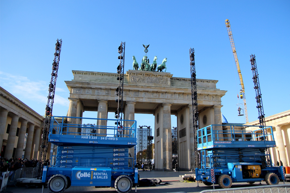 Berlin - Porte de Brandebourg en préparation pour les commémorations des 25 ans de la chute du mur